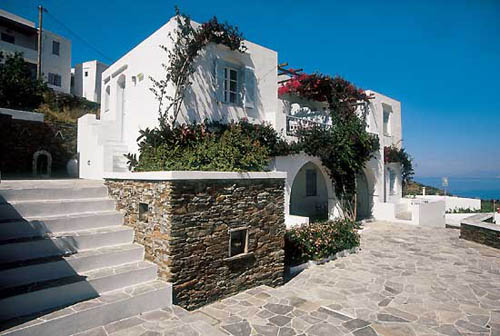 Cyc_Sifnos_HotelFlowers_001